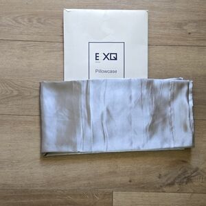 EXQ Home 2 Silver Pillowcases